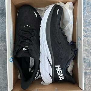 BRAND NEW Hoka Women’s Clifton 8 - size 9